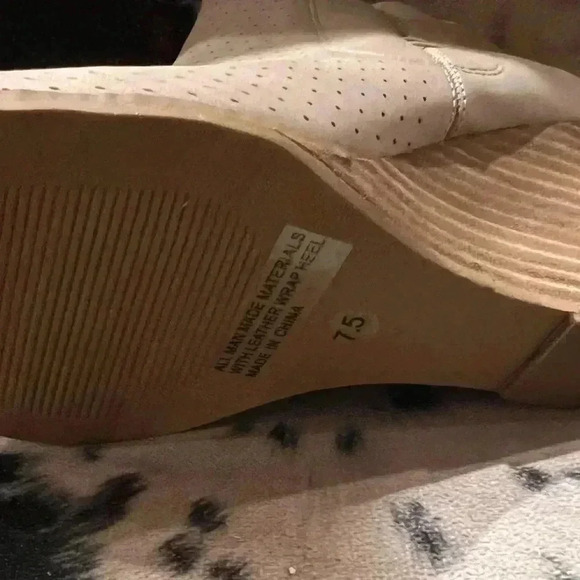 Dolce Vita DV Gerdy Booties Ankle Boots Wedge Heel Beige Size 7.5 & 7 NEW - Picture 8 of 8